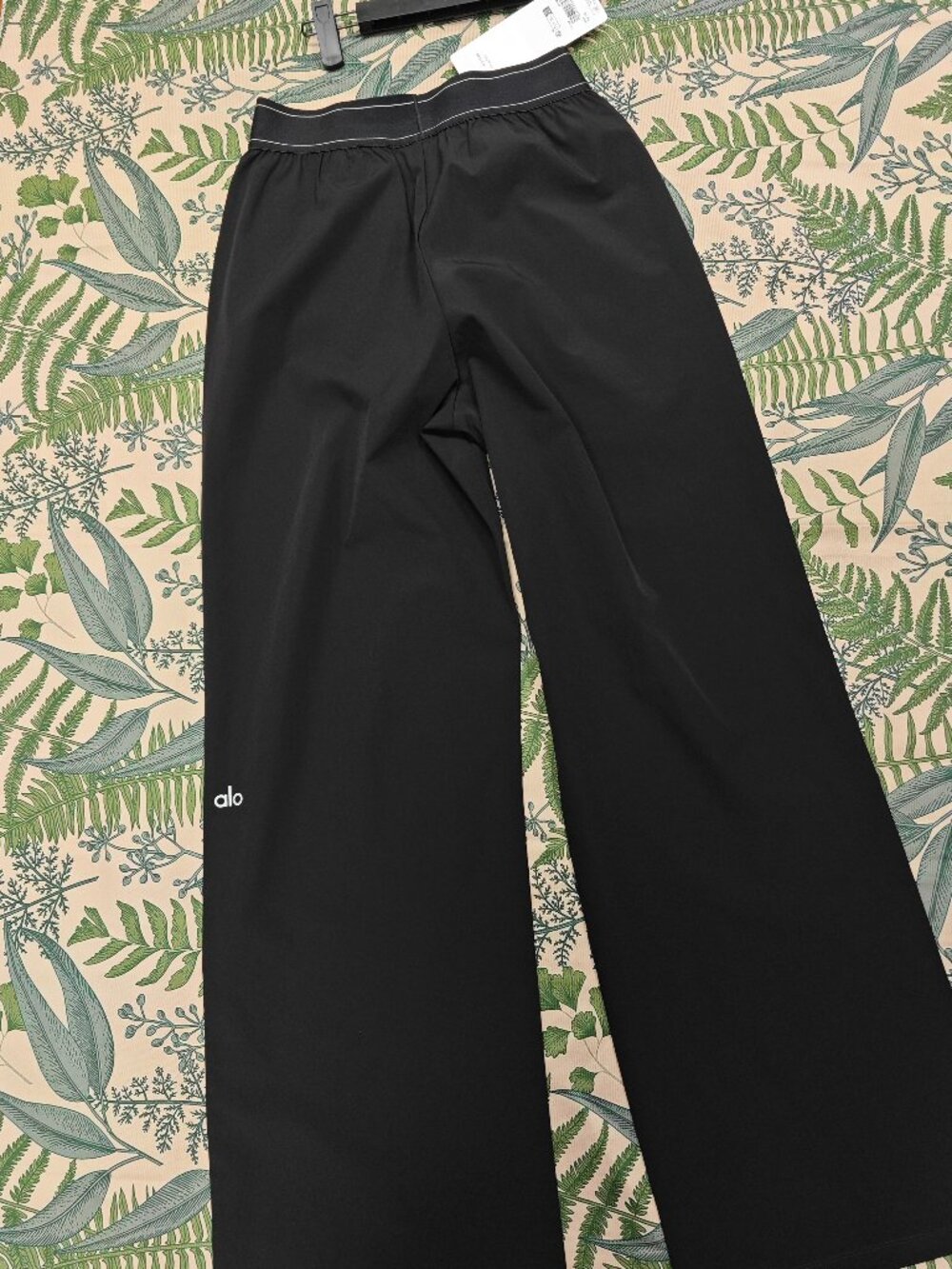 NWT ALO Yoga Wide Leg Pants Black 💕 Everyday Comfor Suit Up Trouser - Picture 4 of 8
